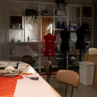 Qualifications needed to be interior designer - interior decoration