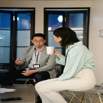 How to sit in an interview to convey confidence and professionalism
