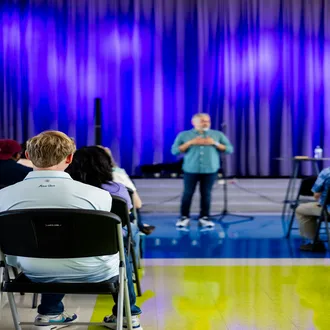 5 improvisational theater games to overcome shyness at home - overcoming stage fright