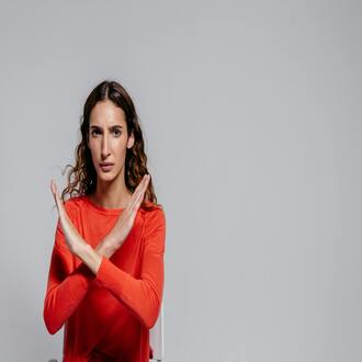 Body language in sales: how to read your client and close the deal - communication non verbal