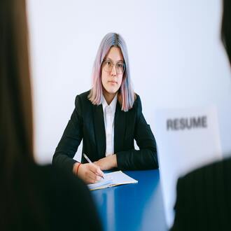 Curriculum vitae tips: expert tricks to stand out among 100 candidates - cv creation