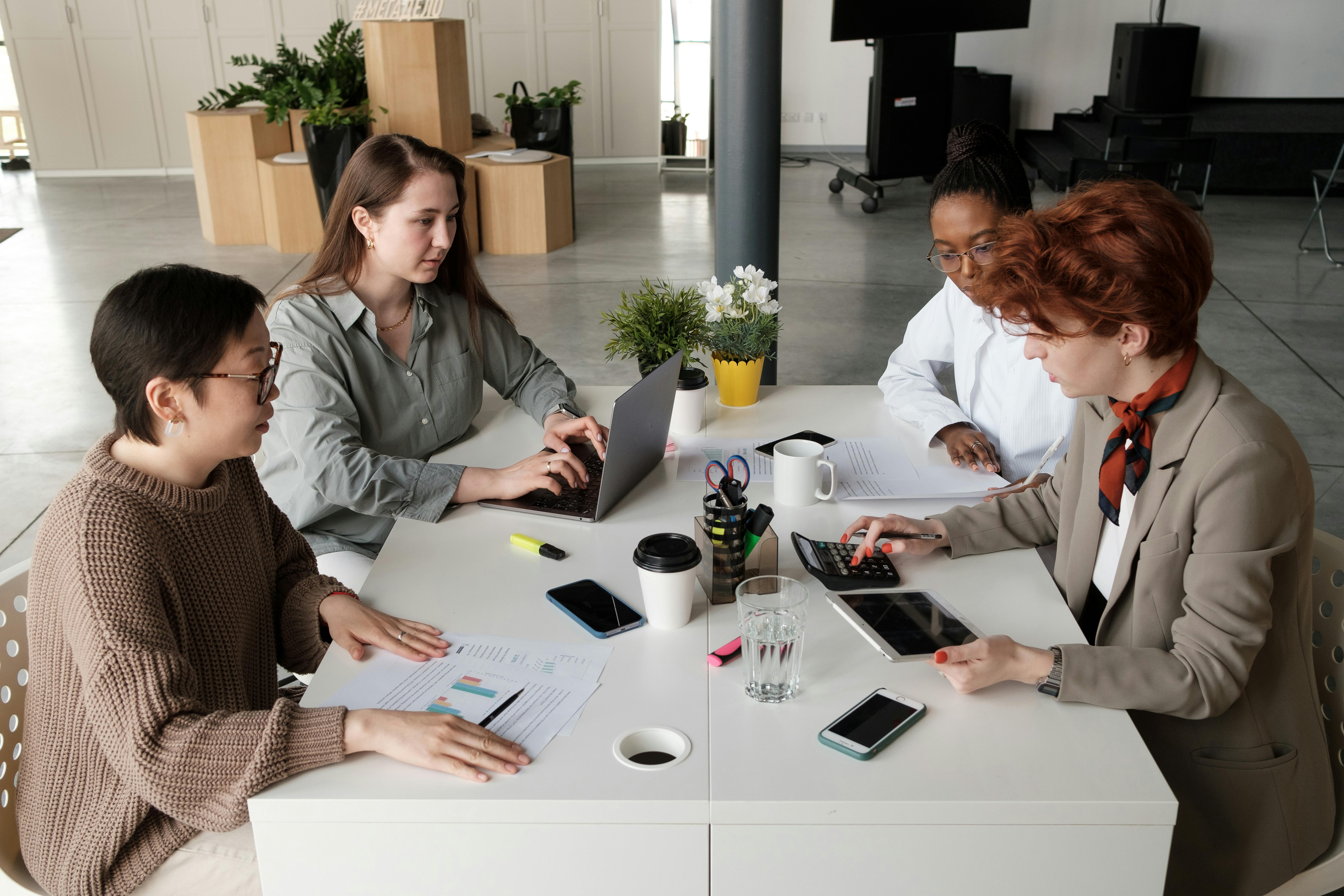 Emotional salary: practical examples to retain talent without raising salaries - psychology organizational