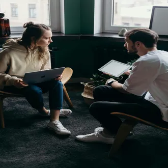 How to read your interlocutor: a gesture guide for successful salespeople - communication non verbal businesses
