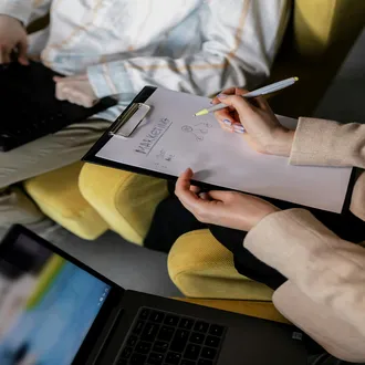 Neuromarketing and emotions: how to connect with customers in 5 steps - neuromarketing
