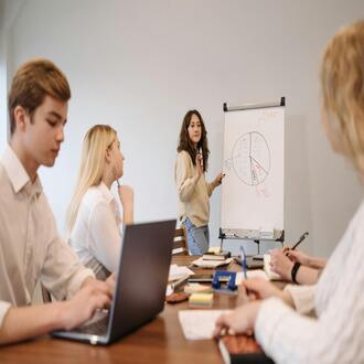 Nonverbal communication in job interviews: convince without speaking - communication non verbal
